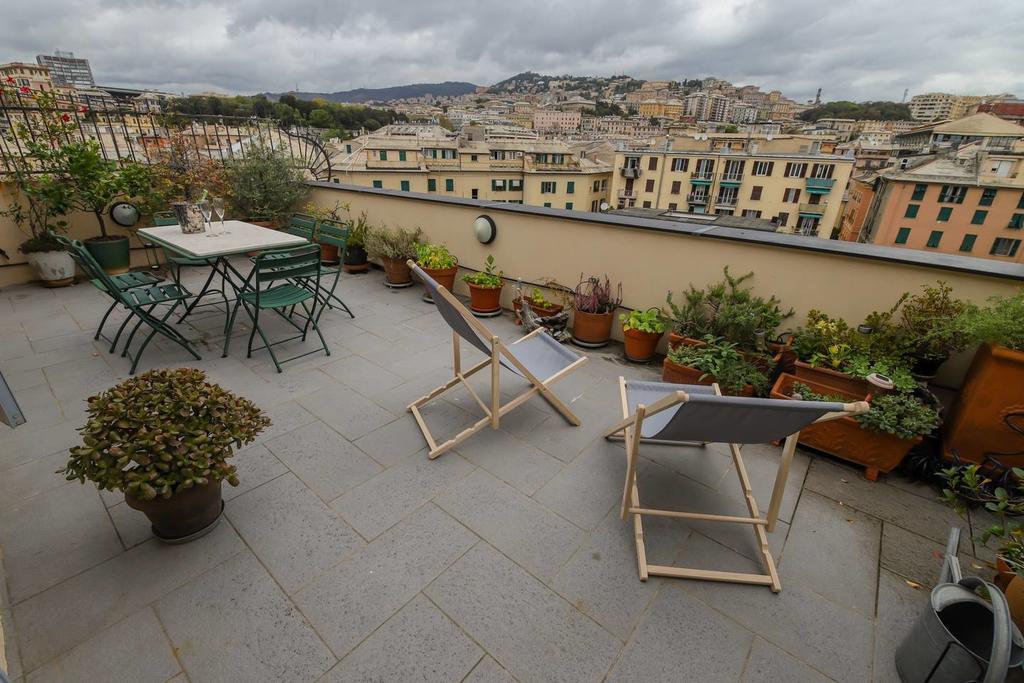 Altido Apt For 3 With Rooftop Balcony And Lovely Cityview Génova Exterior foto